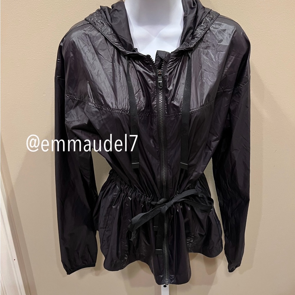 Lolë rain coat